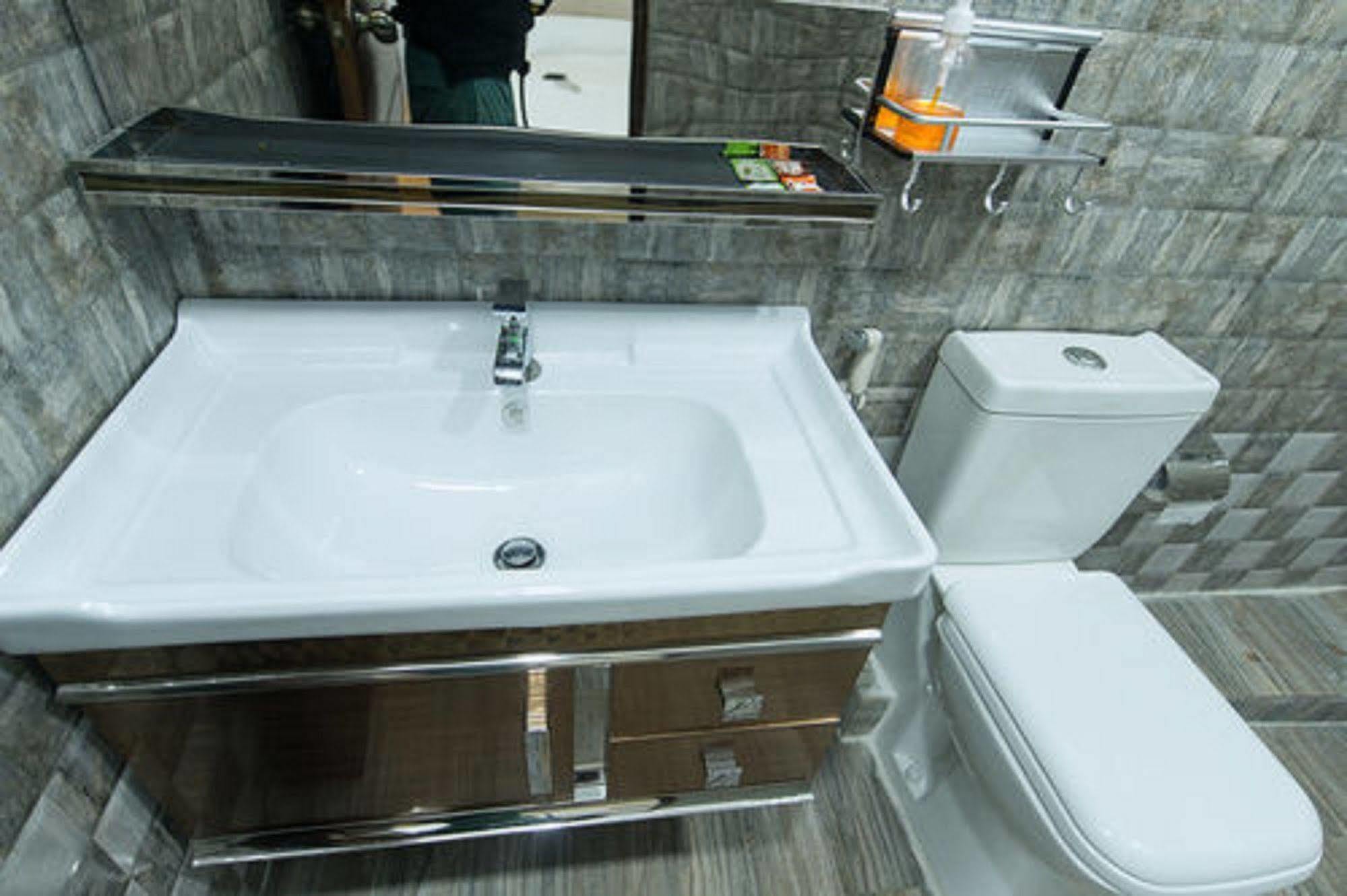 Metro City Hotel Kolombo Bagian luar foto