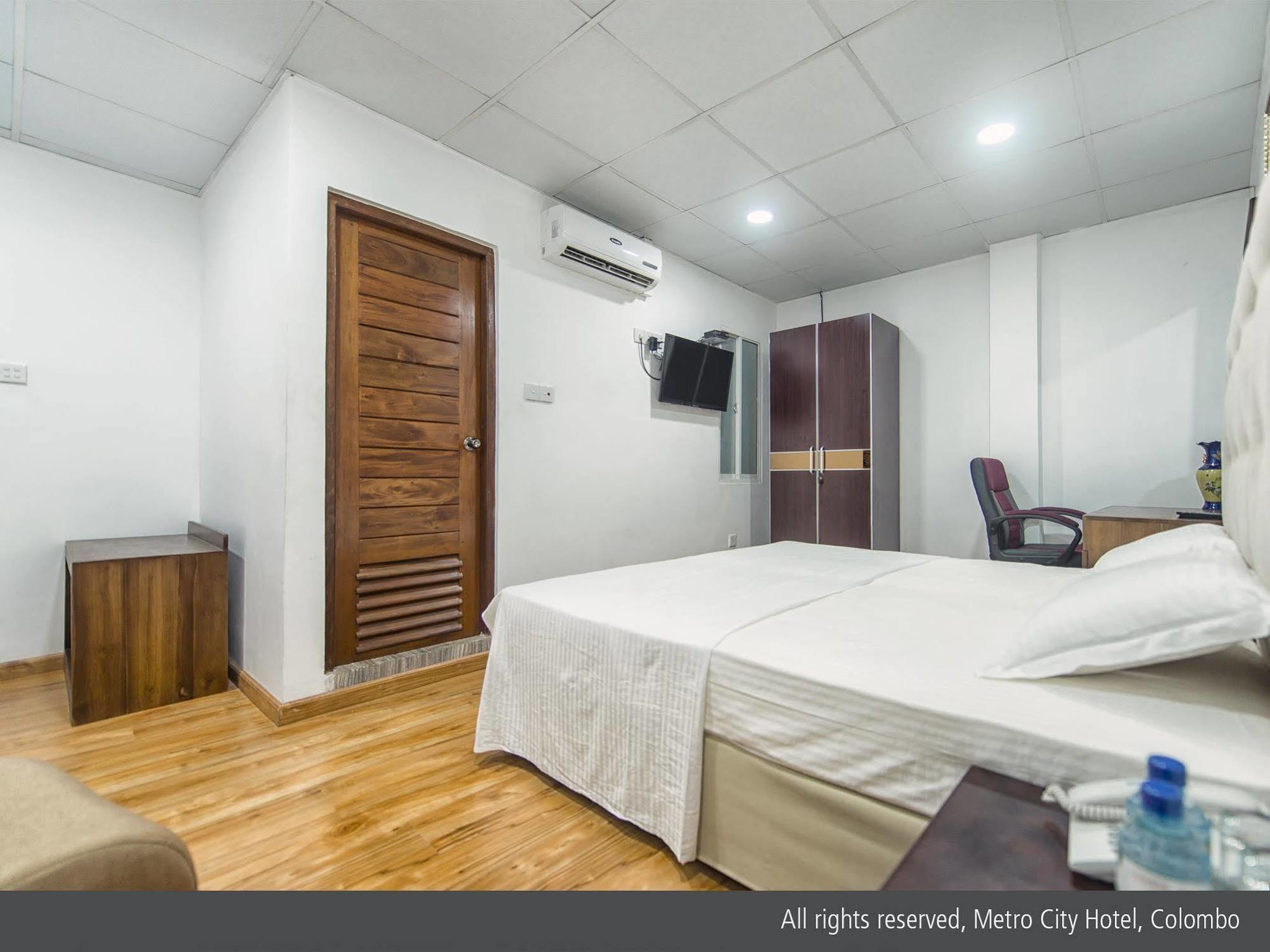 Metro City Hotel Kolombo Bagian luar foto